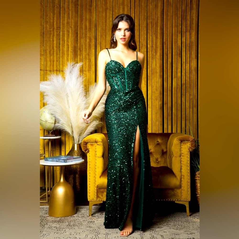 EMRALD GREEN PROM DRESS 💚